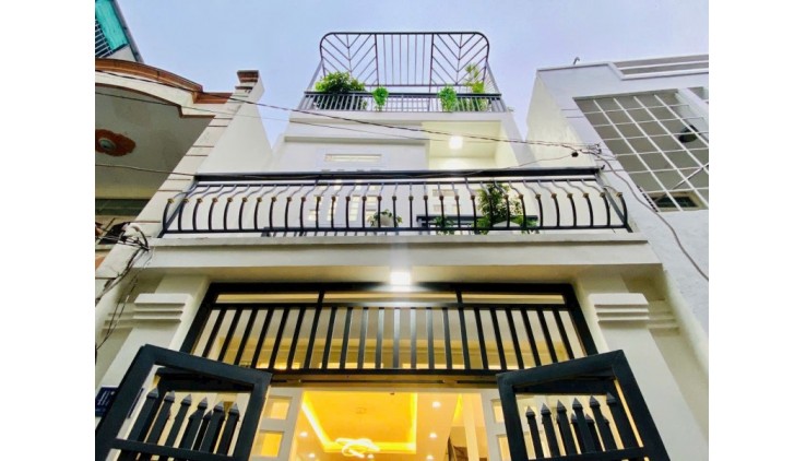 Bán nhà Quang Trung 4.2x10, 3 Tầng kế Vincom, Coop Mart Hơn 4 Tỉ